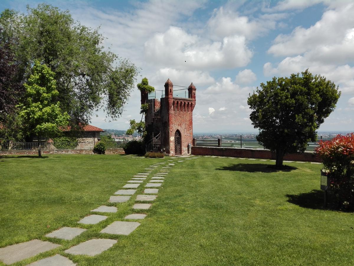 Отель Castello Rosso Костильоле-Салуццо Экстерьер фото