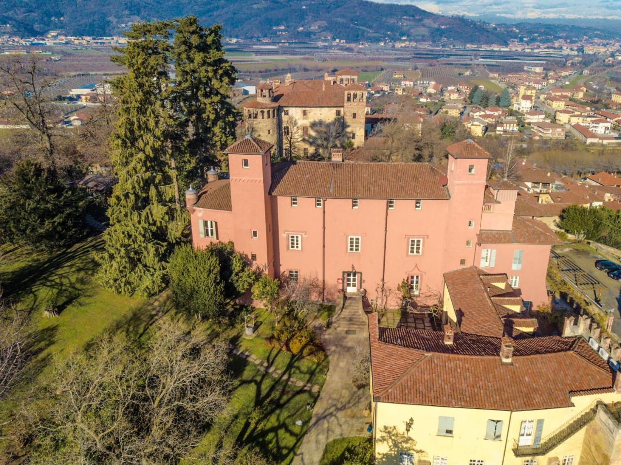 Отель Castello Rosso Костильоле-Салуццо Экстерьер фото