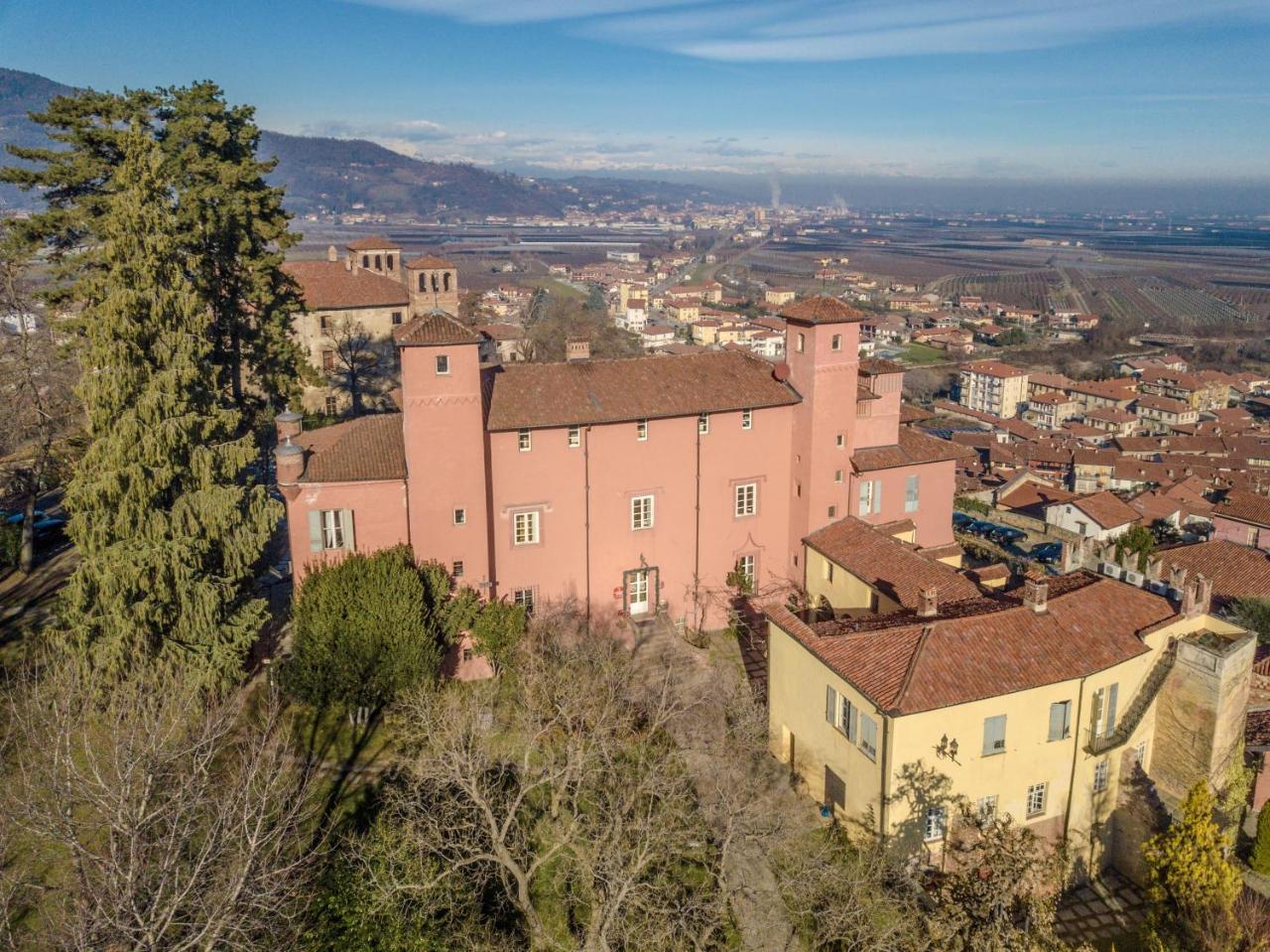 Отель Castello Rosso Костильоле-Салуццо Экстерьер фото
