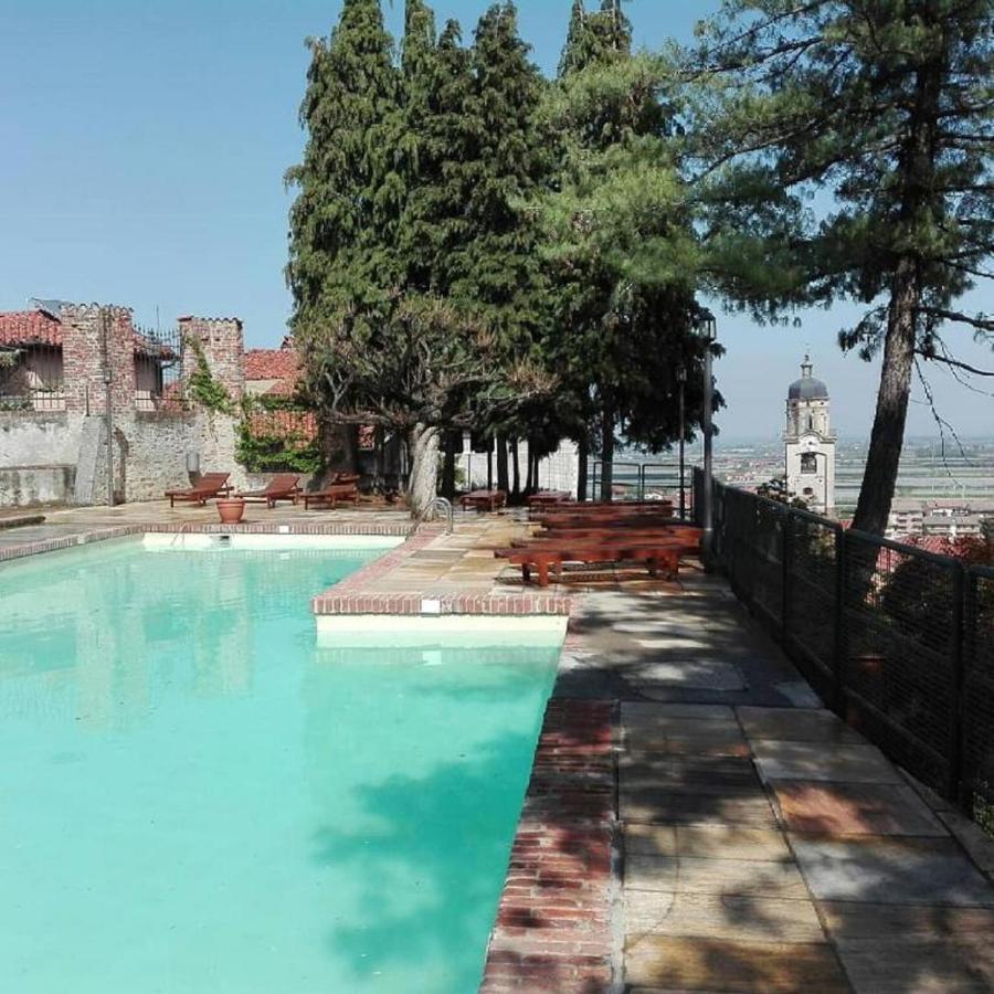 Отель Castello Rosso Костильоле-Салуццо Экстерьер фото